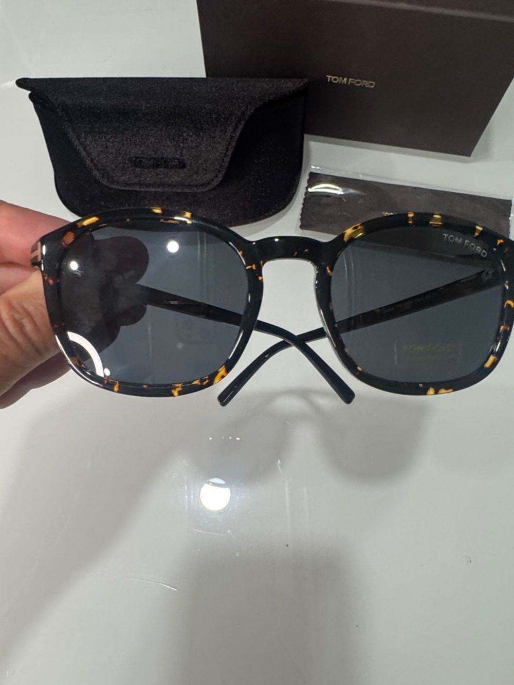 Tom Ford Jayson Tortoiseshell Frame with Dark Gray Lenses with box & case - Picture 4 of 9